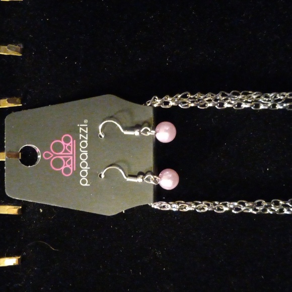 2 layer necklace by paparazzi with the matching earrings. 16" chain. Pink beads - Picture 3 of 3